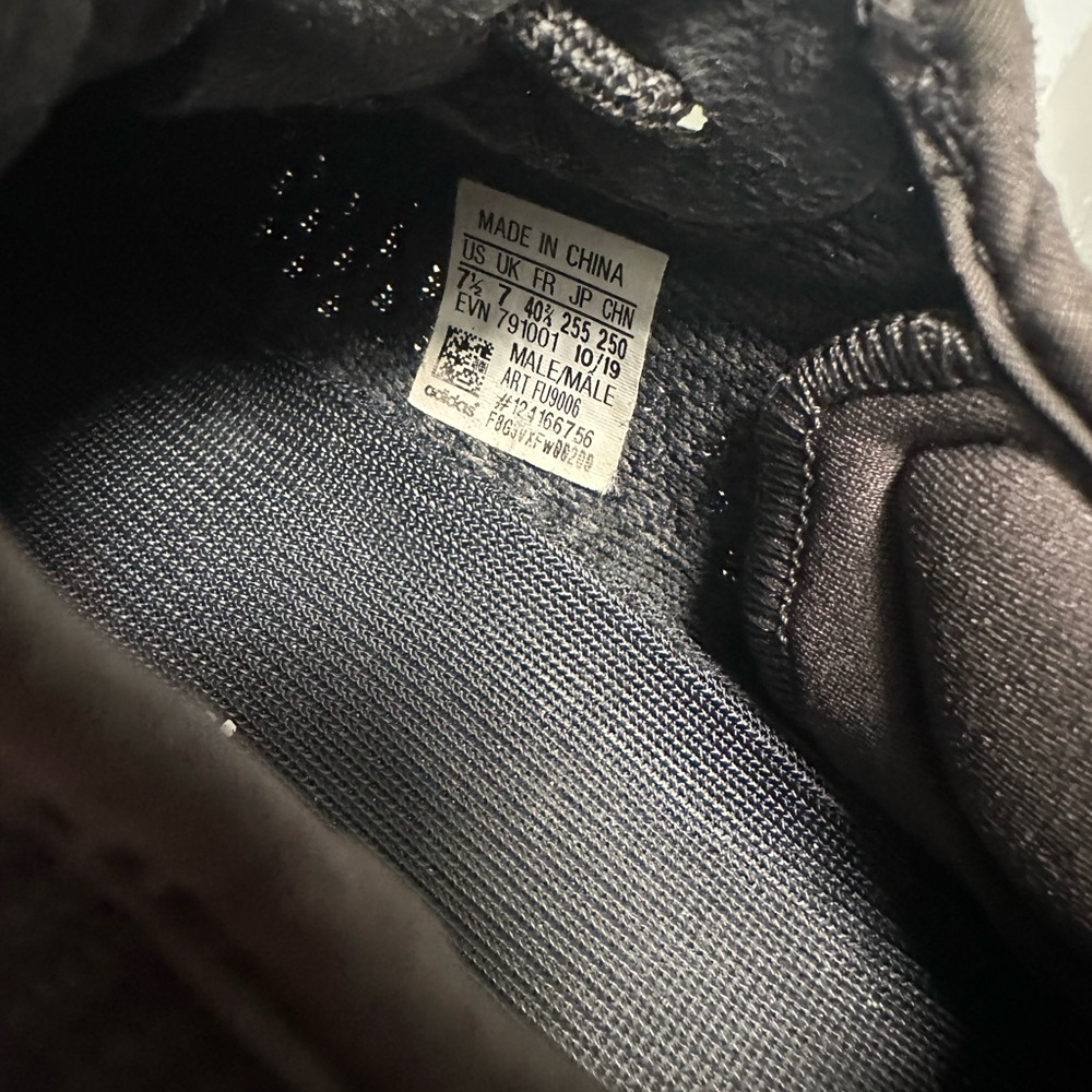 Yeezy 350 Black - Picture 6 of 7